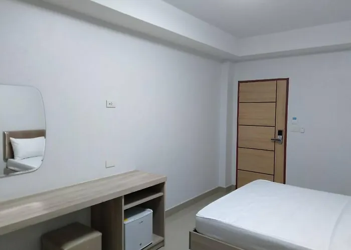 Roseate Hotel *