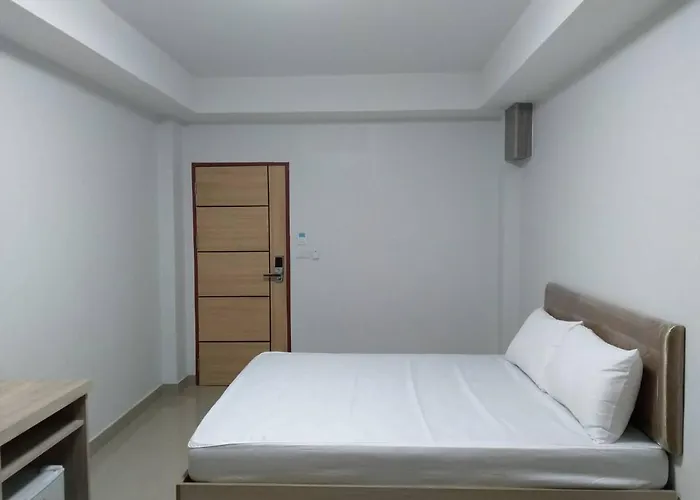 Roseate Hotel *
