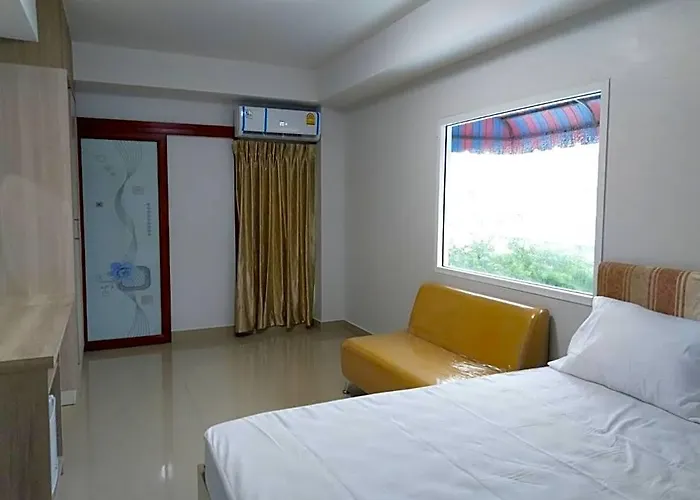 Roseate Hotel *